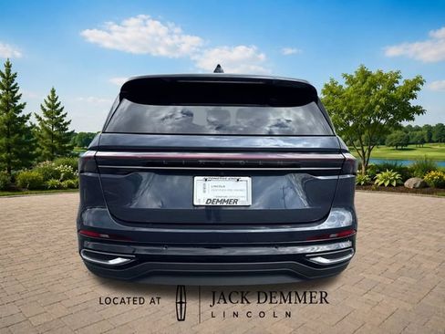 Used 2024 Lincoln Nautilus Premier AWD/4WD image 5