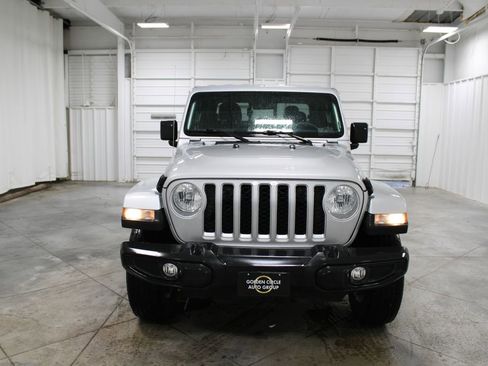 Used 2023 Jeep Gladiator Overland image 3