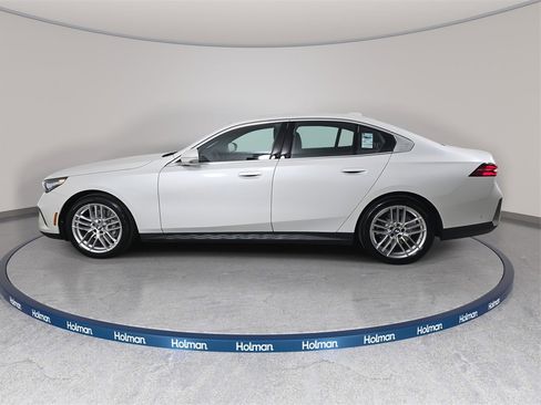 Used 2025 BMW 530i xDrive w/ Premium Package image 8