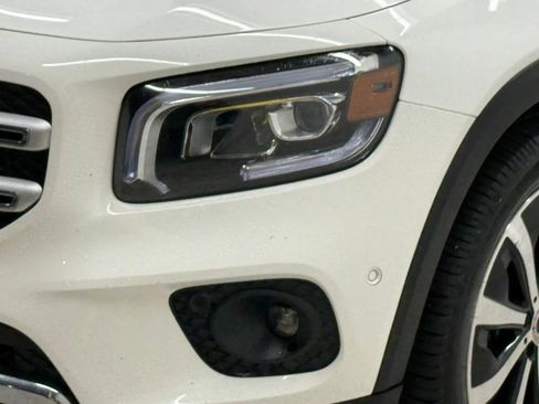 Used 2023 Mercedes-Benz GLB 250 w/ Premium Package image 4