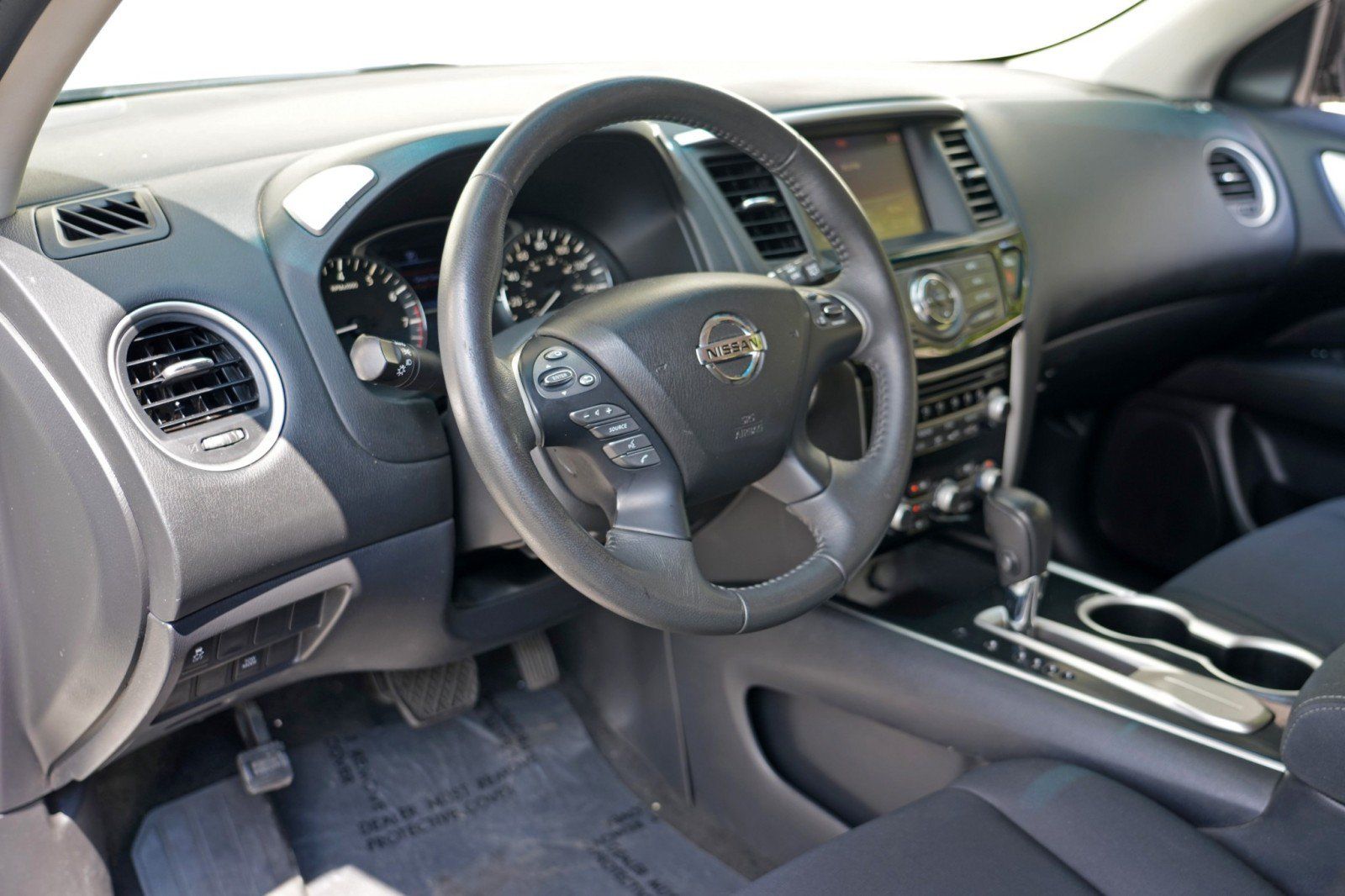 Used 2017 Nissan Pathfinder SV FWD image 12
