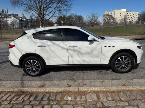 Used 2017 Maserati Levante image 7