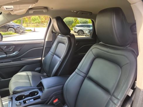Certified 2025 Lincoln Corsair FWD image 10