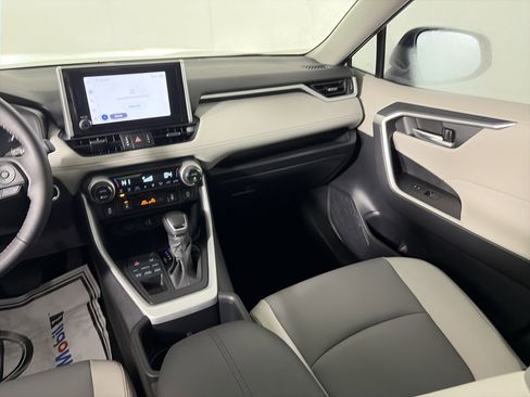 Used 2025 Toyota RAV4 XLE Premium image 41