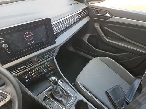 Used 2025 Volkswagen Jetta Sport image 3