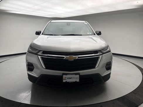 Used 2022 Chevrolet Traverse LS image 8