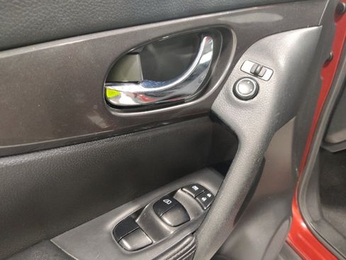 Used 2020 Nissan Rogue SV FWD image 27