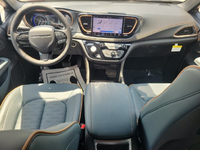 New 2027 Chrysler Pacifica Pinnacle w/ Theater Group FWD image 11