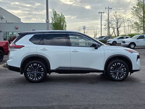 Used 2025 Nissan Rogue SL w/ Tech Package image 4