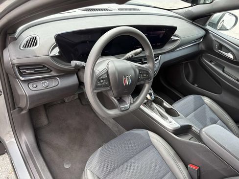 Certified 2025 Buick Envista Preferred FWD image 18