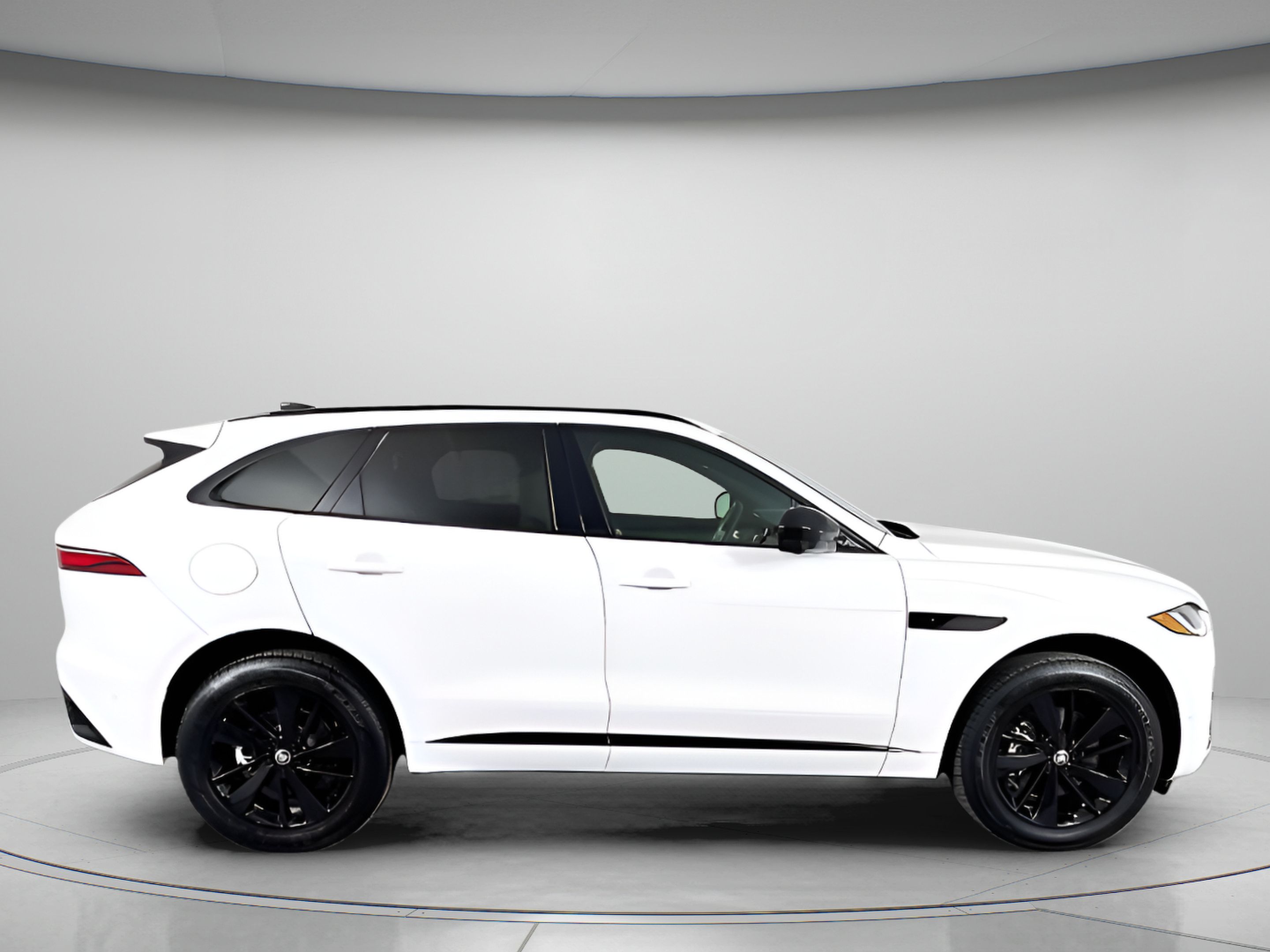 Used 2025 Jaguar F-PACE R-Dynamic S AWD/4WD image 8