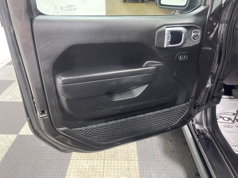 Used 2024 Jeep Wrangler Unlimited Rubicon AWD/4WD image 9
