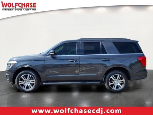 Used 2024 Ford Expedition XLT RWD image 2