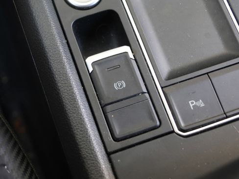 Used 2021 Volkswagen Atlas Cross Sport SE FWD image 26