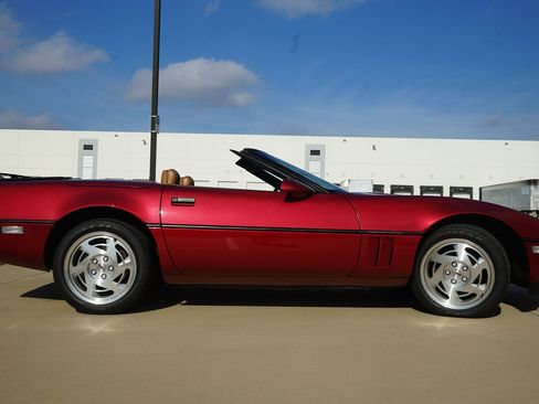 Used 1990 Chevrolet Corvette Convertible image 18