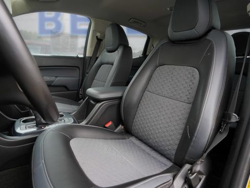 Used 2015 Chevrolet Colorado Z71 AWD/4WD image 12