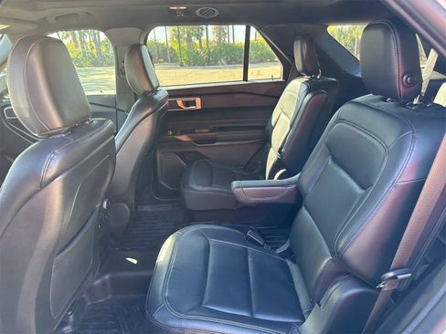 Used 2020 Ford Explorer XLT w/ Equipment Group 202A image 4