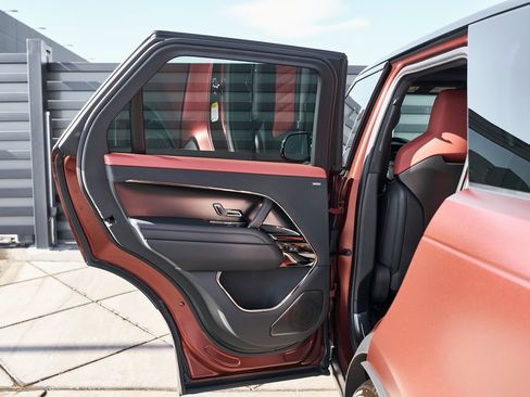 Used 2025 Land Rover Range Rover Sport SV Edition Two image 23