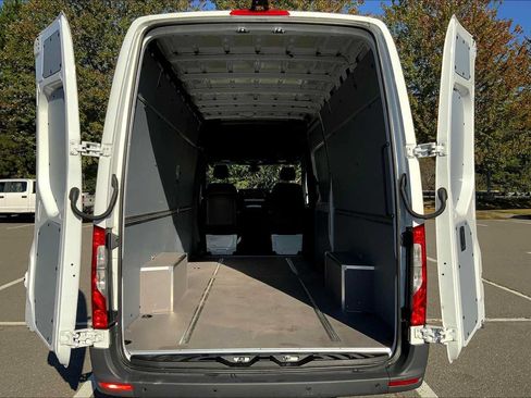 Used 2025 Mercedes-Benz Sprinter 2500 image 23