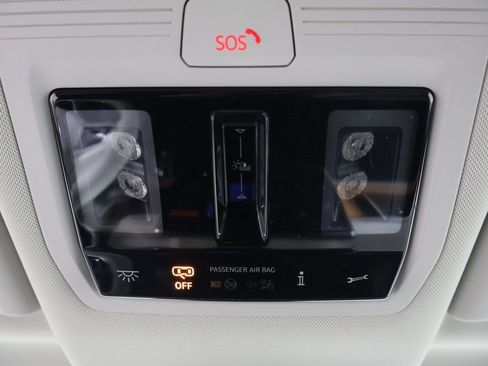 Used 2025 Volkswagen ID. Buzz 1st Edition image 8