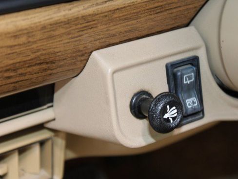 Used 1989 Jeep Grand Wagoneer image 49