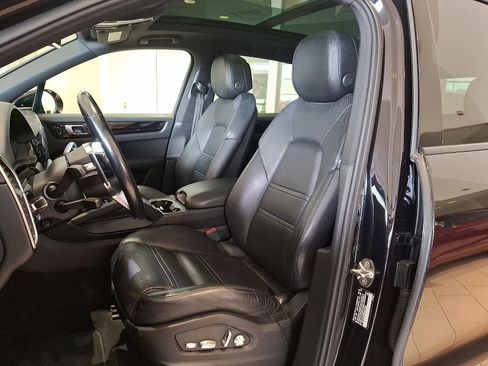 Used 2019 Porsche Cayenne image 13