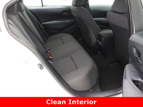 Used 2025 Toyota Corolla LE image 30