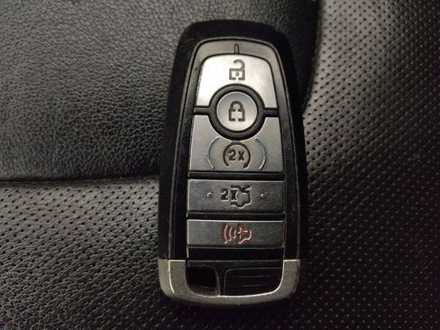 Used 2019 Ford Edge Titanium w/ Equipment Group 301A FWD image 32