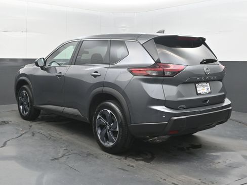 Used 2025 Nissan Rogue SV FWD image 8