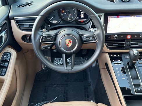 Used 2025 Porsche Macan image 14