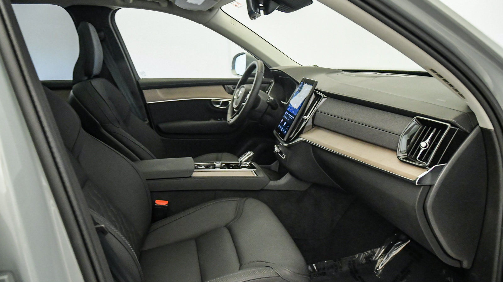 Certified 2026 Volvo XC90 B6 Plus AWD/4WD image 17