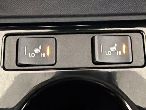 Used 2022 Toyota Prius Prime LE image 30
