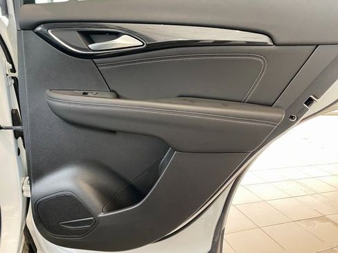 Used 2023 Buick Envision Essence image 10