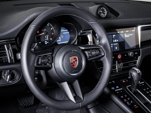 New 2026 Porsche Macan image 18