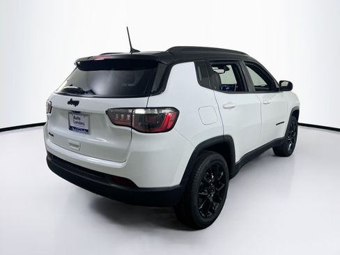 Used 2023 Jeep Compass Latitude w/ Convenience Group AWD/4WD image 5