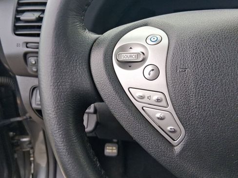 Used 2015 Nissan Leaf SV image 15