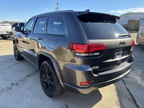 Used 2018 Jeep Grand Cherokee Altitude image 5