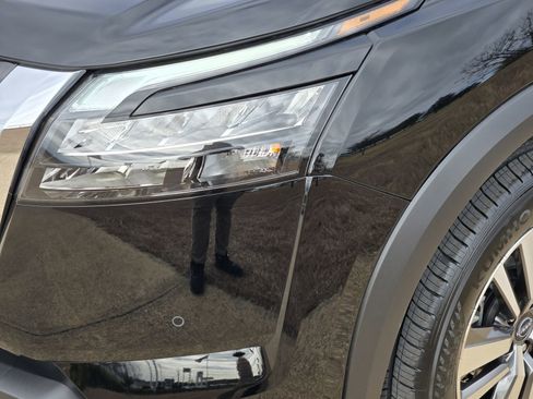 New 2025 Nissan Pathfinder SL image 9