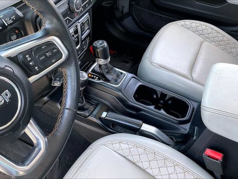 Used 2022 Jeep Wrangler Unlimited Sahara AWD/4WD image 17