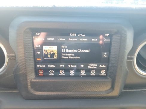 Used 2018 Jeep Wrangler Unlimited Sahara image 31