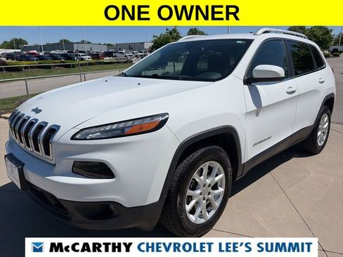 Used 2017 Jeep Cherokee Latitude w/ Cold Weather Group AWD/4WD image 4