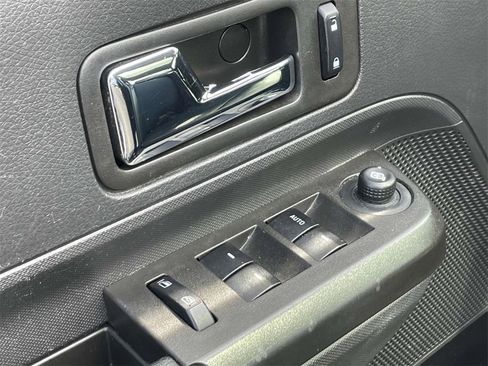 Used 2010 Ford Edge SEL image 21