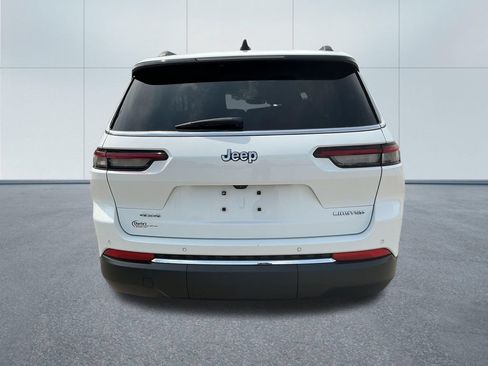 Certified 2023 Jeep Grand Cherokee L Limited AWD/4WD image 5