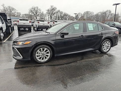 Used 2023 Toyota Camry LE image 6