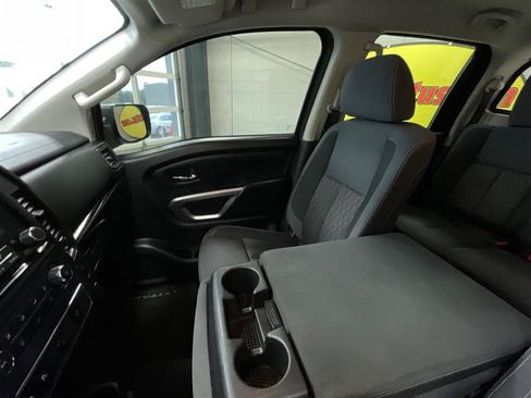 Used 2022 Nissan Titan SV RWD image 11