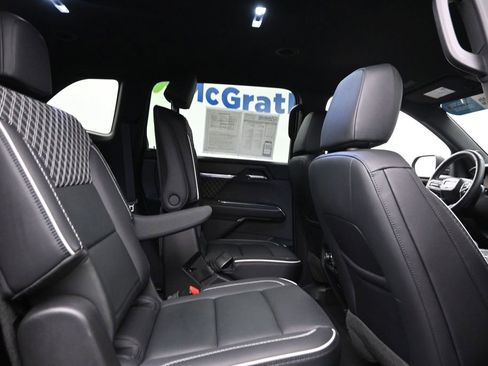 Used 2024 GMC Acadia Denali AWD/4WD image 10