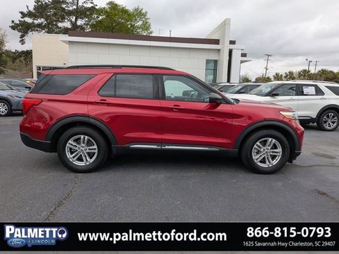 Used 2020 Ford Explorer XLT image 2
