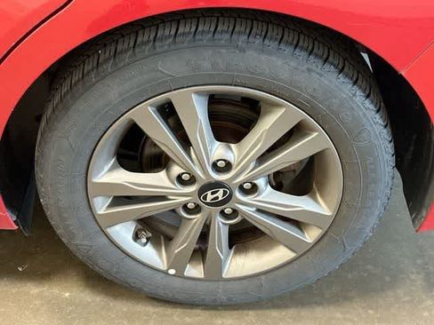 Used 2018 Hyundai Elantra SEL FWD image 5