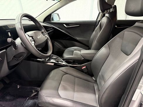 Used 2023 Kia Niro EX image 11