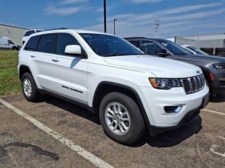 Used 2018 Jeep Grand Cherokee Laredo image 1